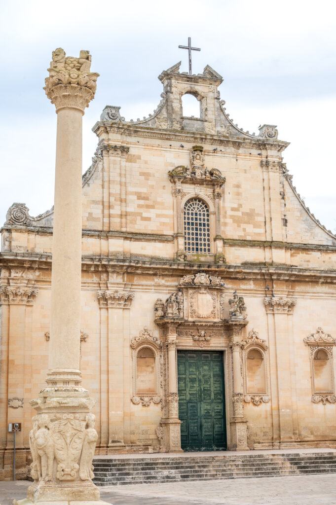 Colonna e Chiesa dell'Annunziata, Piazza del Popolo